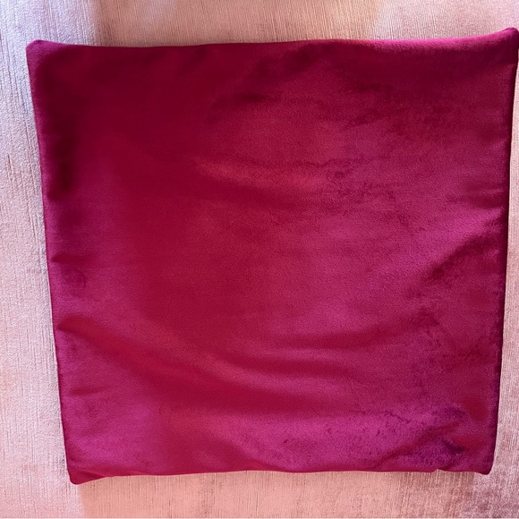 Pair of 15x15" velvet pillow covers in fuscia. Brand new - Picture 2 of 4